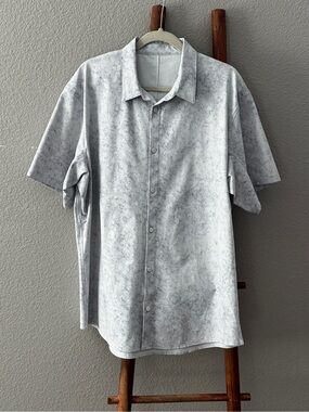 Lululemon Mens Shirt Airing Easy Short Sleeve Gravel Dust Gray Button Down XL